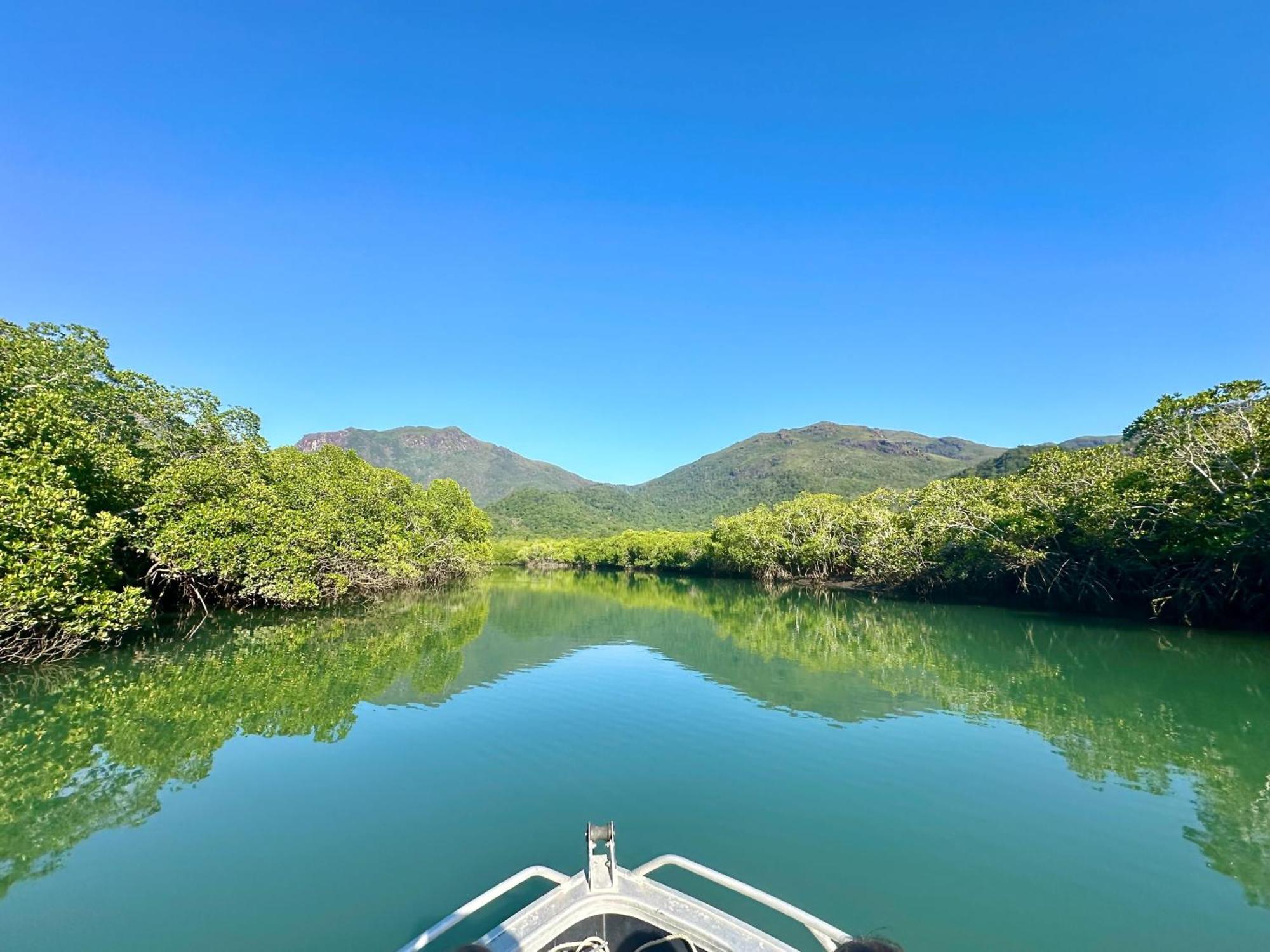 Hinchinbrook Resorts Management Pty Ltd Lucinda Luaran gambar